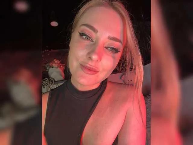 -JuliaSpace- from BongaCams