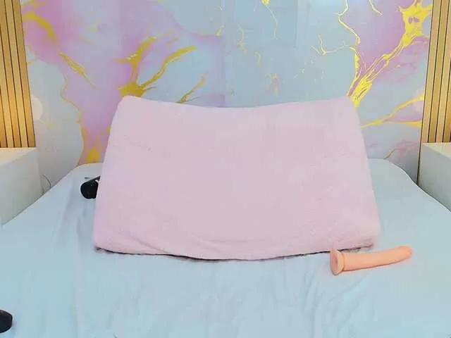 Discover AlishaDixon, she wants to masturbate for you AlishaDixon from BongaCams