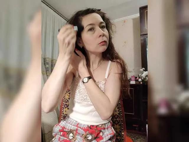 caroliiine from BongaCams