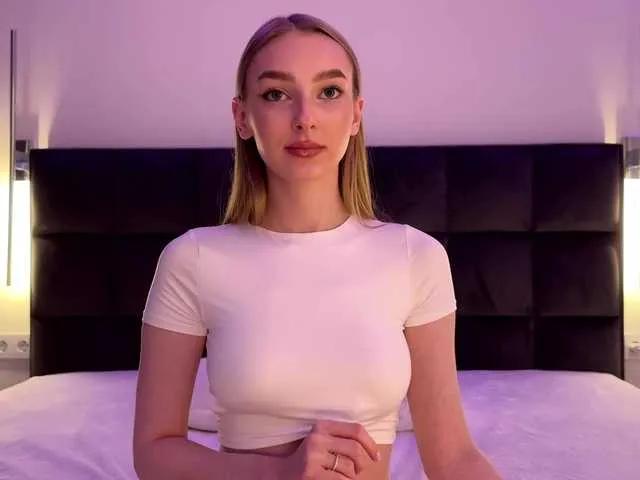 DiamondLily from BongaCams