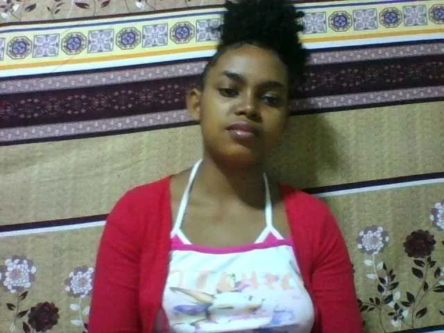 Elinah from BongaCams