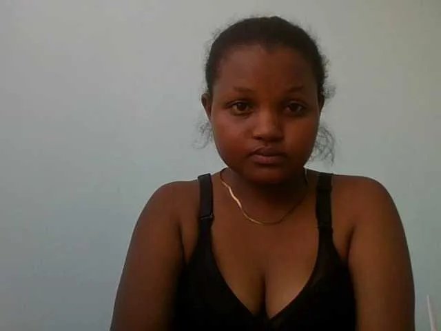 elodiezah from BongaCams