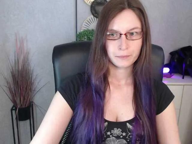 EmmaHeart from BongaCams