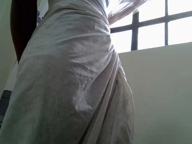 Admire hot camwhore FelistaKeneddy FelistaKeneddy from BongaCams