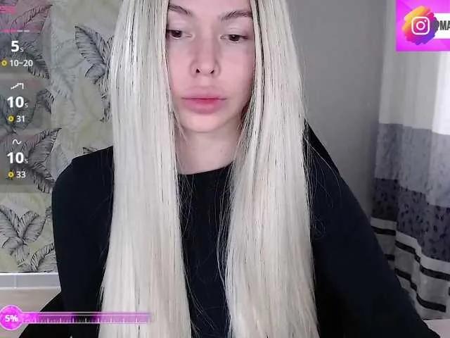 Explore Foxymoxy19, she wants to masturbate for you Foxymoxy19 from BongaCams