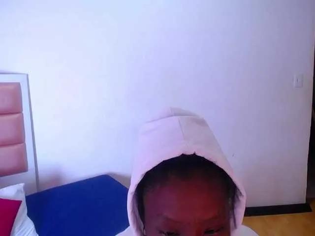 goldenn-ass from BongaCams