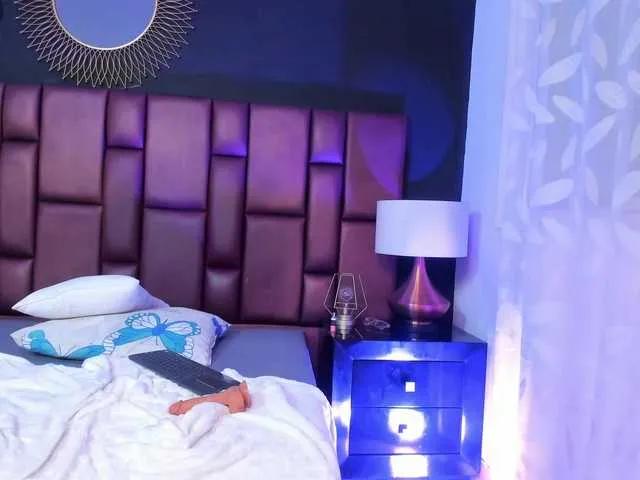 Admire BongaCams's JoissMolli JoissMolli from BongaCams