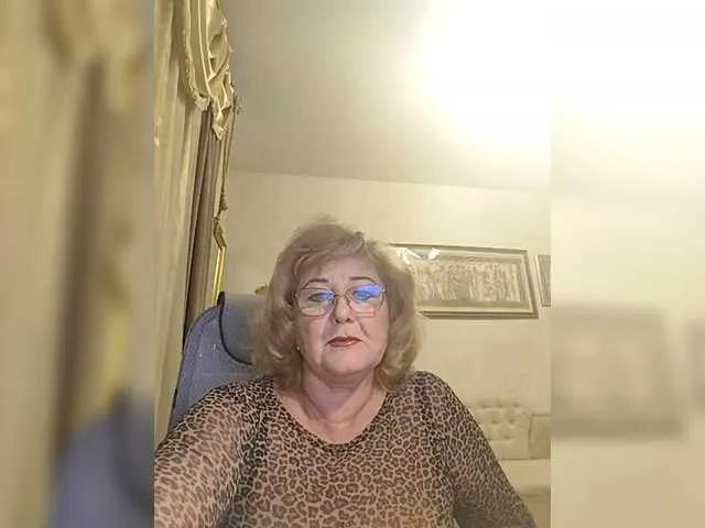 Admire hot stripper KarinkaSweet KarinkaSweet from BongaCams