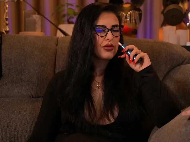 Checkout hot escort KellyKent KellyKent from BongaCams