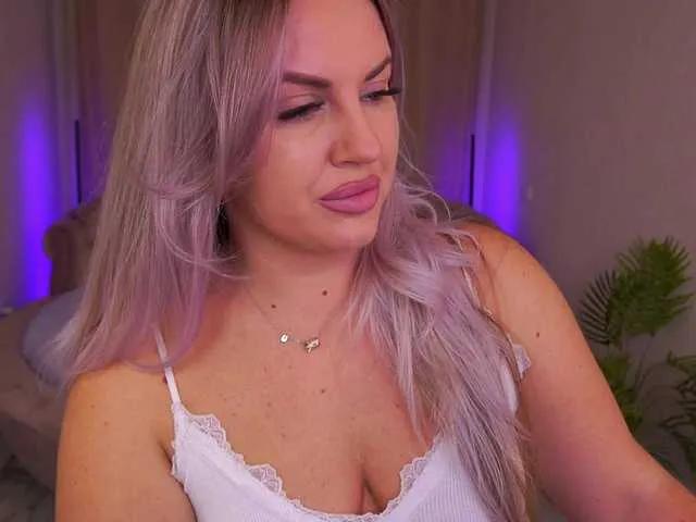 Try 31 years old KiraCandyS from BongaCams KiraCandyS from BongaCams