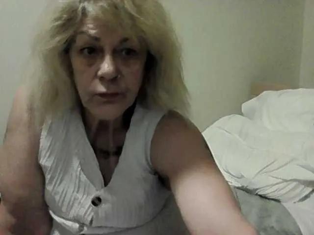 latexshantie from BongaCams