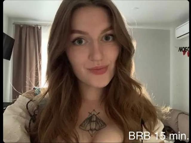 Lianna from BongaCams