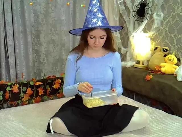 Discover LittleLisse, she wants to masturbate for you LittleLisse from BongaCams