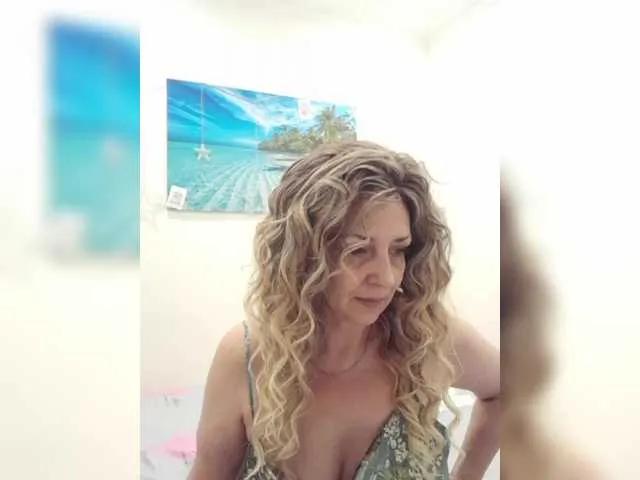 mery8poppins from BongaCams