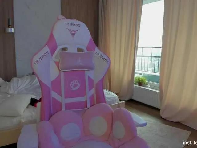 Naomimif from BongaCams