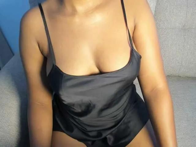 Sexy Nylaa wants you to fuck her body now Nylaa from BongaCams