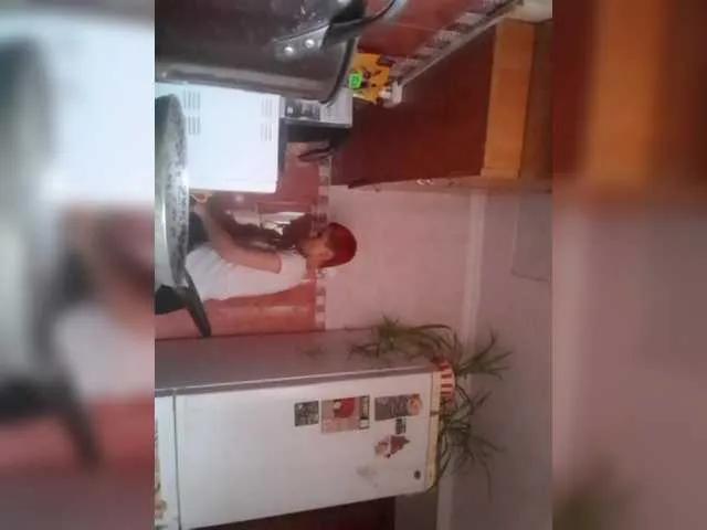 Raisin from BongaCams
