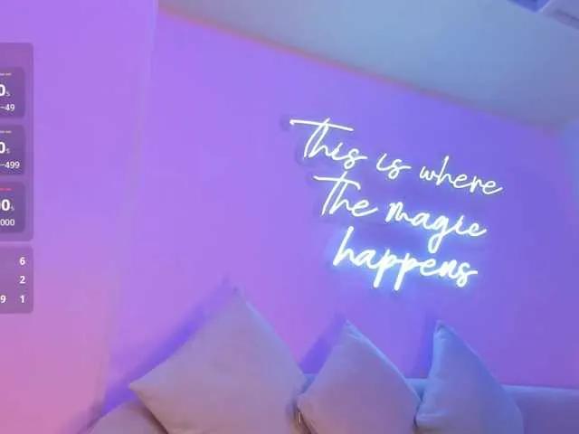 Join RebeccaHudson, she wants to masturbate for you RebeccaHudson from BongaCams