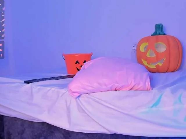 Masturbate to hot model RedHeadSusy RedHeadSusy from BongaCams