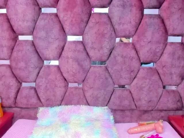 Admire 21 years old SaraLoveee from BongaCams SaraLoveee from BongaCams