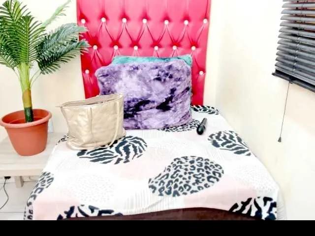 Admire BongaCams's Strawberrylips strawberrylips from BongaCams