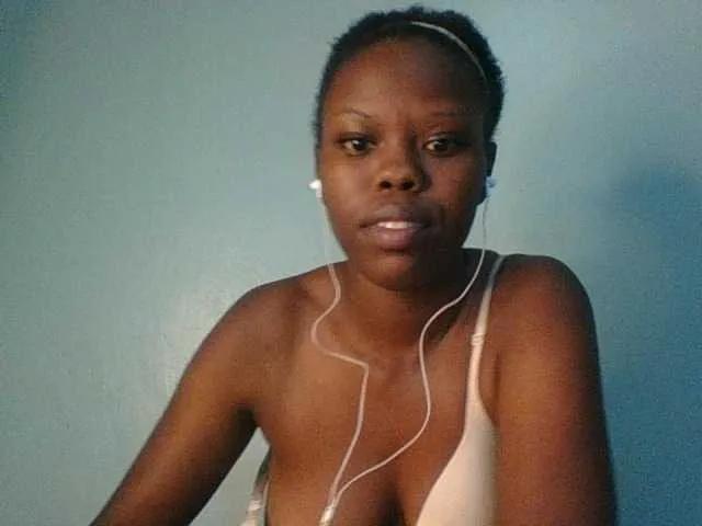 Sugarycake from BongaCams