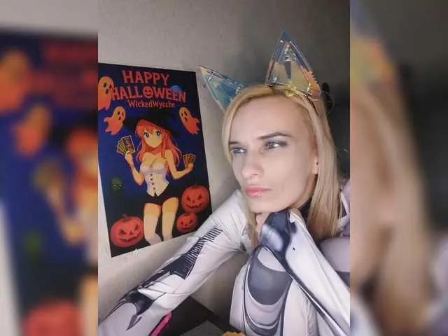 WickedWycche from BongaCams
