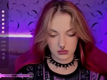 bratziedarsie from Chaturbate