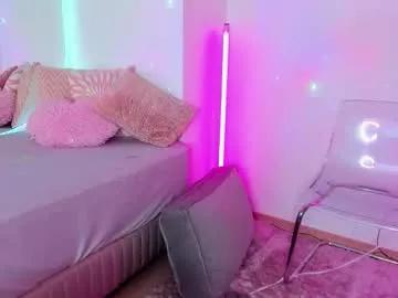 Admire Stella__white, she wants to masturbate for you stella__white from Chaturbate