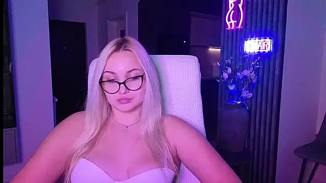 Admire sexy camslut Adrelaxina adrelaxina from StripChat