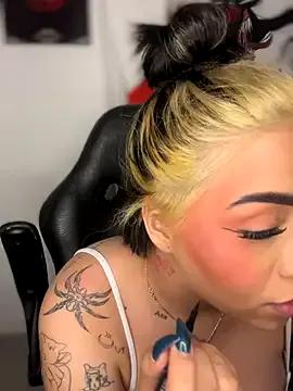 AnnikaMerliahh_ from StripChat