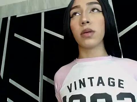 Admire 23 years old chaniesmith69x from StripChat chaniesmith69x from StripChat