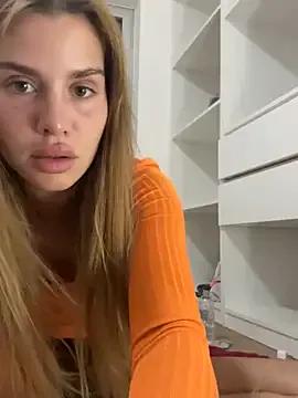 EmiliaCatalina from StripChat