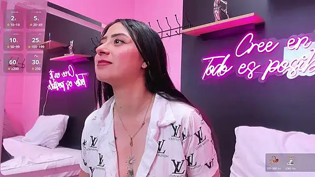 Discover StripChat's JuliethCruz_ JuliethCruz_ from StripChat