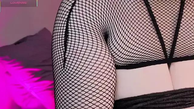 MilanaSkyingg from StripChat