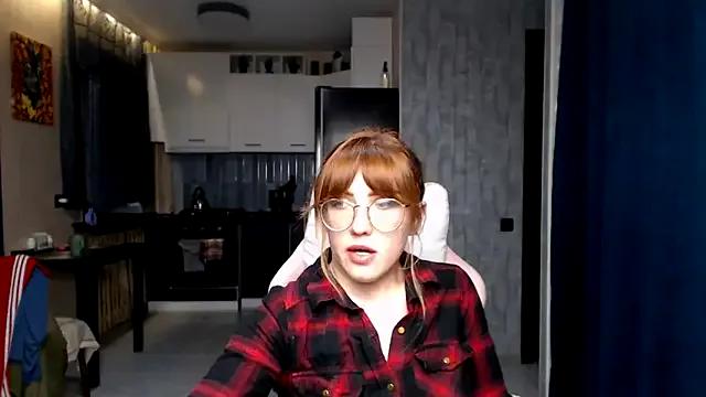 Join cute camwhore Reginasmilee Reginasmilee from StripChat