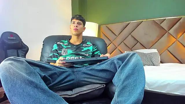 Checkout StripChat's Tyler_Rodriguez Tyler_Rodriguez from StripChat