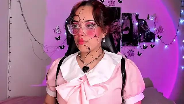 Discover Willow_poisson, she wants to masturbate for you willow_poisson from StripChat