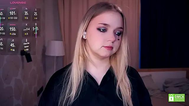 ZaraCreedon from StripChat